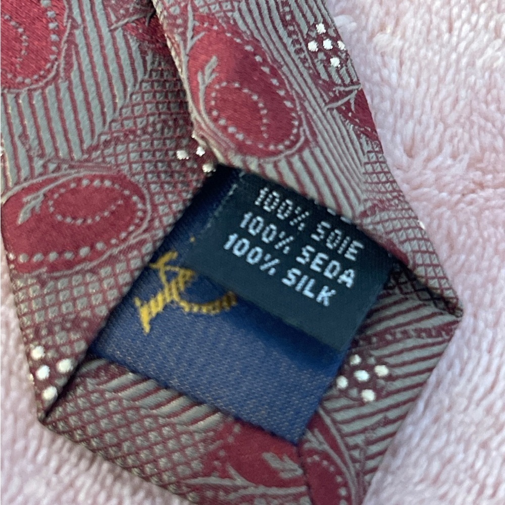 Elegant Paisley Men's Tie in Red and Gray - Picture 8 of 8